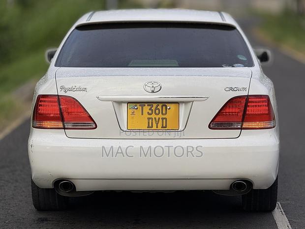 Toyota Crown Royale 2005 White