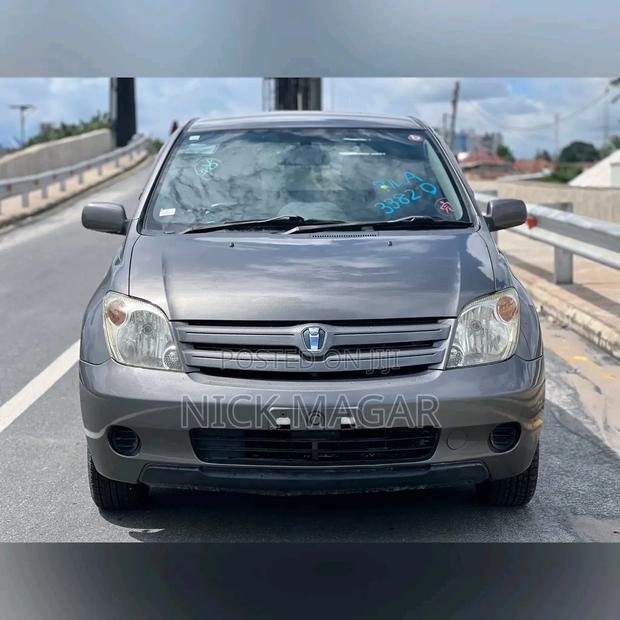 Toyota IST 2005 Gray