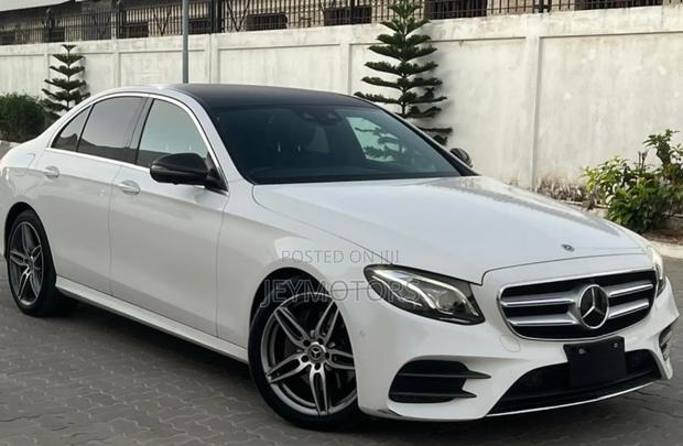 Mercedes-Benz E220 2017 Pearl