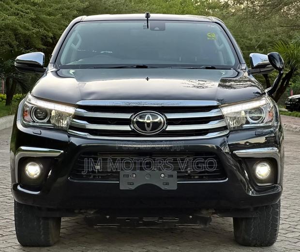Toyota Hilux Revo Double Cab Deisel 2.4 AWD 2018 Black