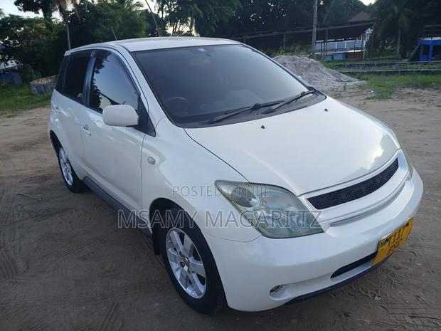 Toyota IST 2005 White