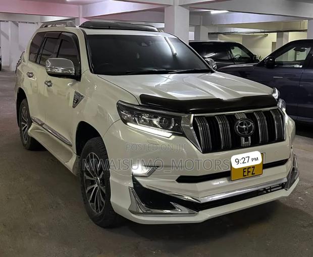 Toyota Land Cruiser Prado 2017 White
