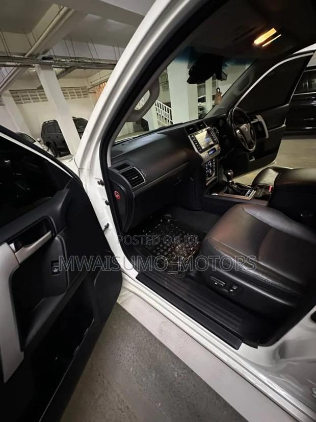 Toyota Land Cruiser Prado 2017 White