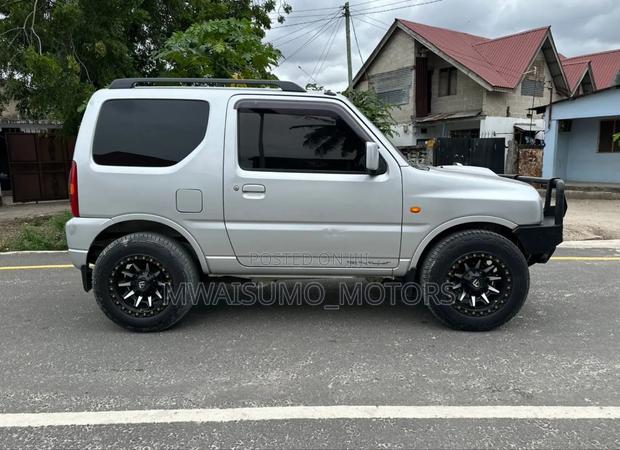 Suzuki Jimny 2000 Silver
