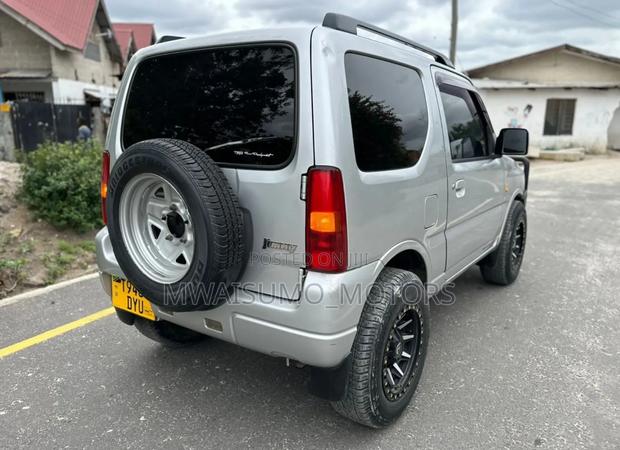 Suzuki Jimny 2000 Silver