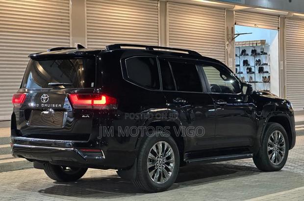 Toyota Land Cruiser 2022 Black