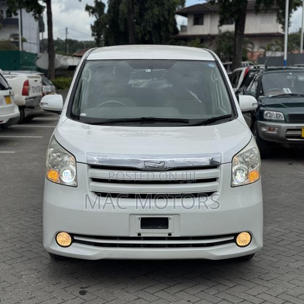 Toyota Noah 2011 White