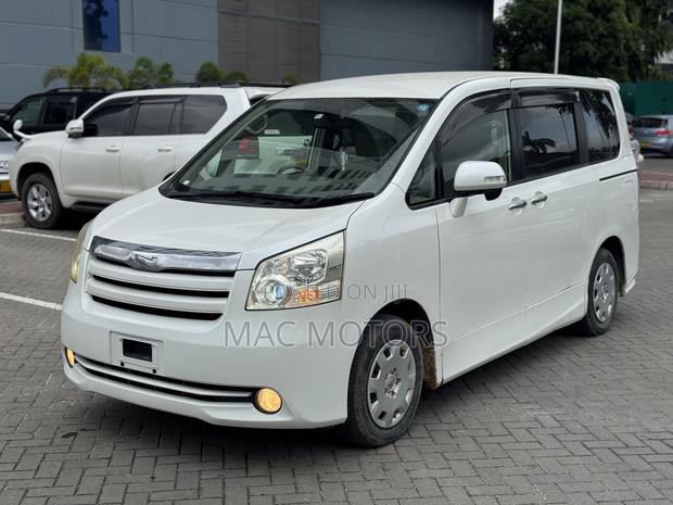 Toyota Noah 2011 White