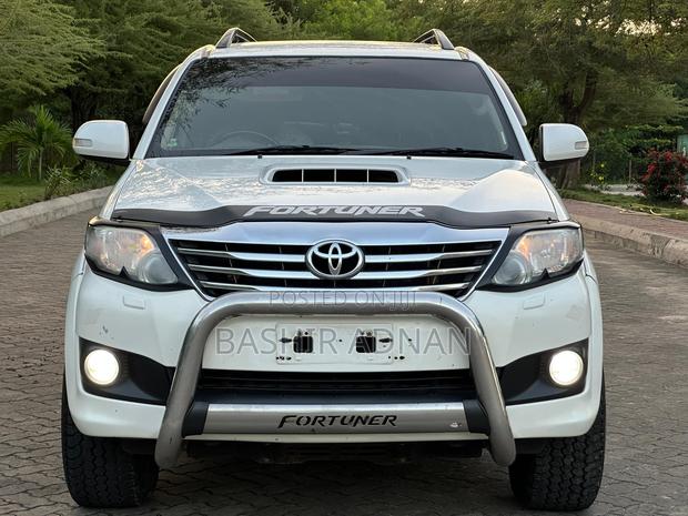 Toyota Fortuner 3.0 D RWD 2013 White