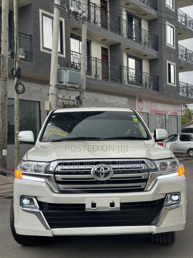 Toyota Land Cruiser 2015 White