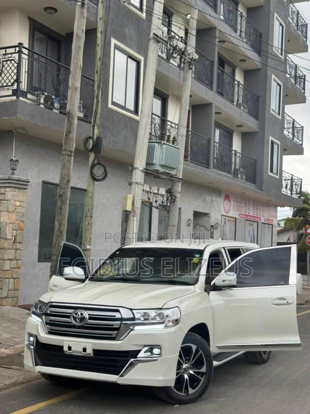 Toyota Land Cruiser 2015 White