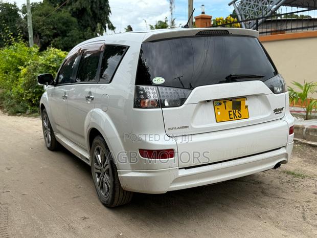 Mitsubishi Outlander 2010 White