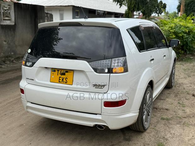Mitsubishi Outlander 2010 White