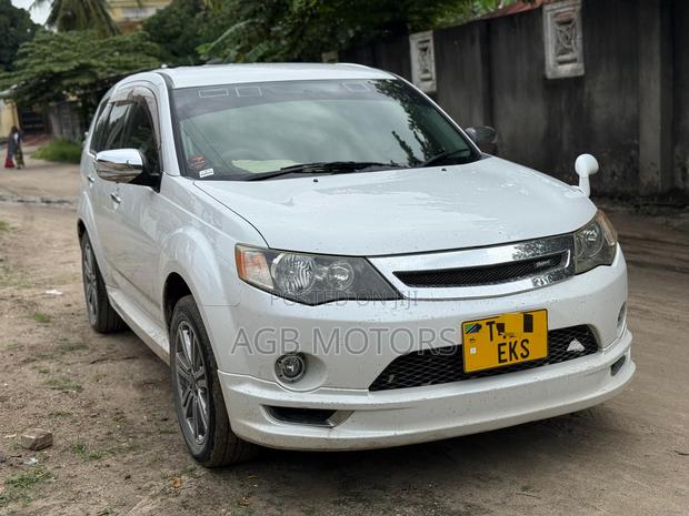 Mitsubishi Outlander 2010 White