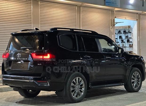 Toyota Land Cruiser 2022 Black