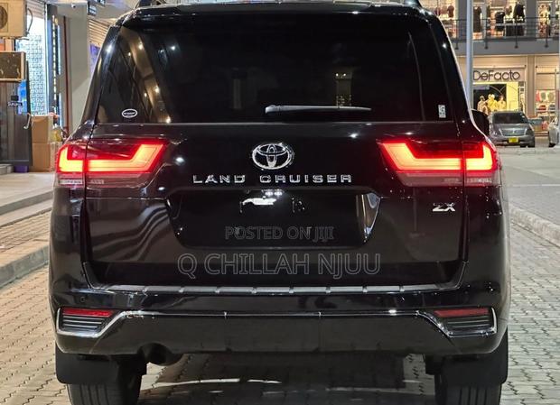 Toyota Land Cruiser 2022 Black
