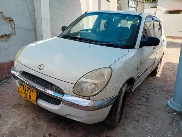 Toyota Duet 2002 Off white