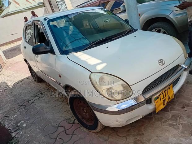 Toyota Duet 2002 Off white