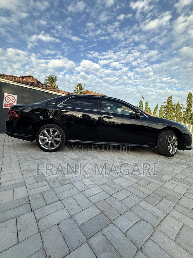 Toyota Crown 2009 Black