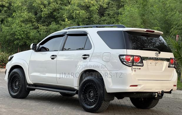 Toyota Fortuner 2013 White