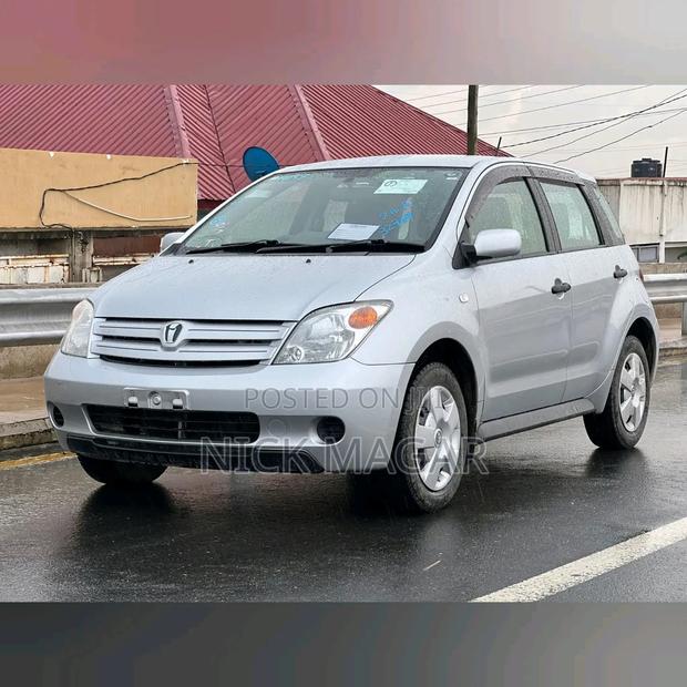 Toyota IST 2005 Silver