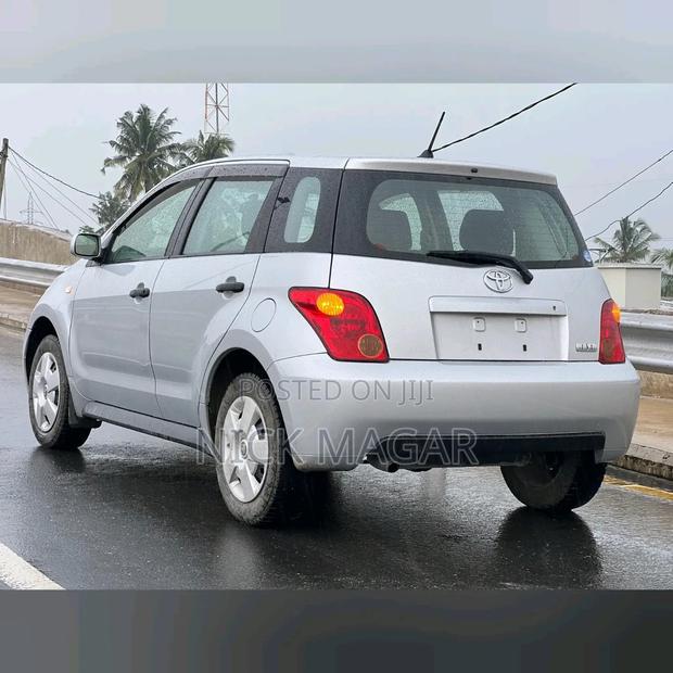 Toyota IST 2005 Silver