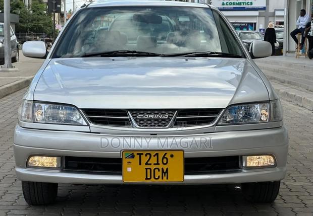 Toyota Carina 2000 Silver