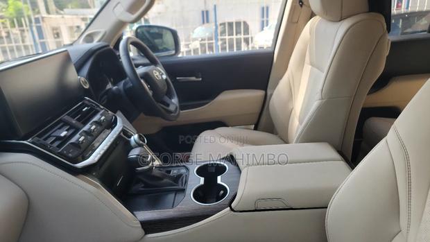 Toyota Land Cruiser 2023 Black