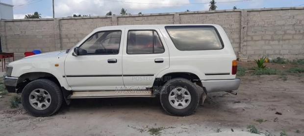 Toyota Hilux Surf 2002 White