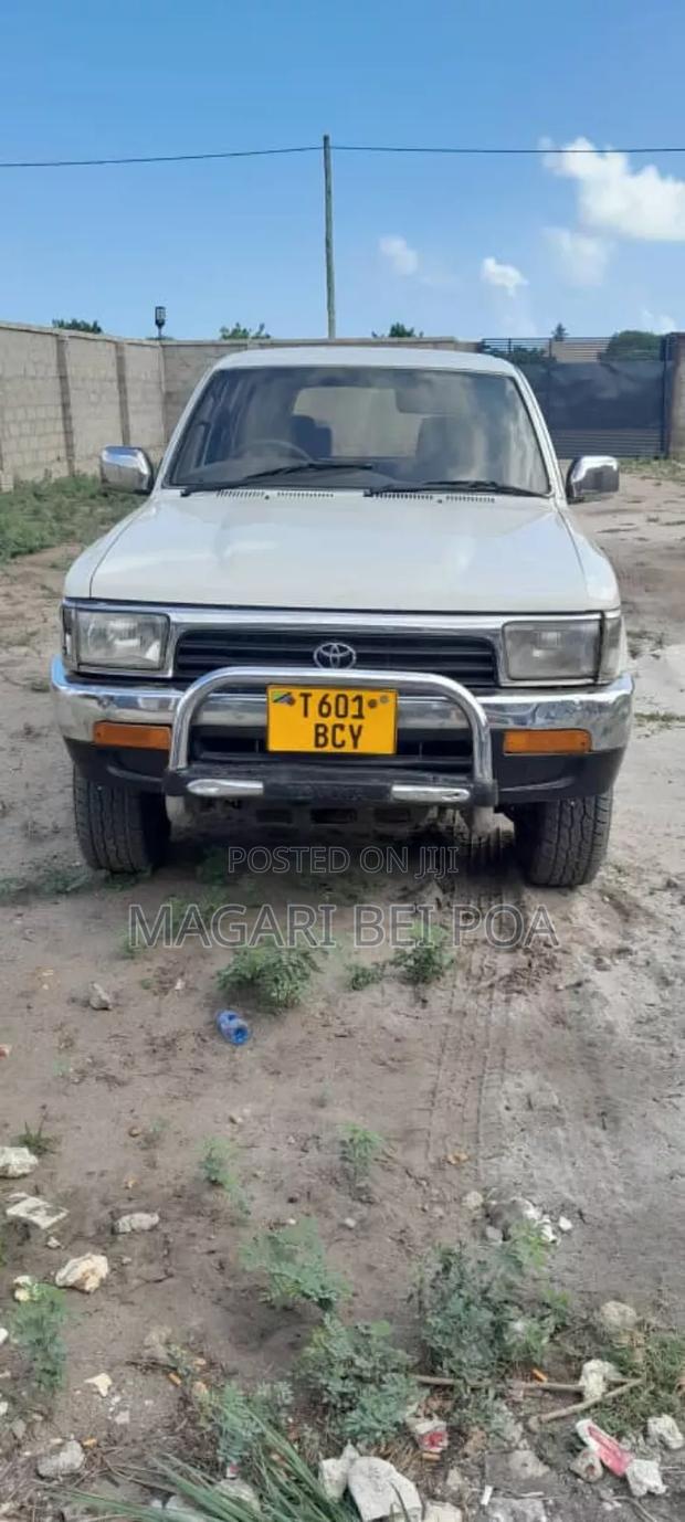 Toyota Hilux Surf 2002 White