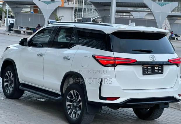 Toyota Fortuner 2023 White