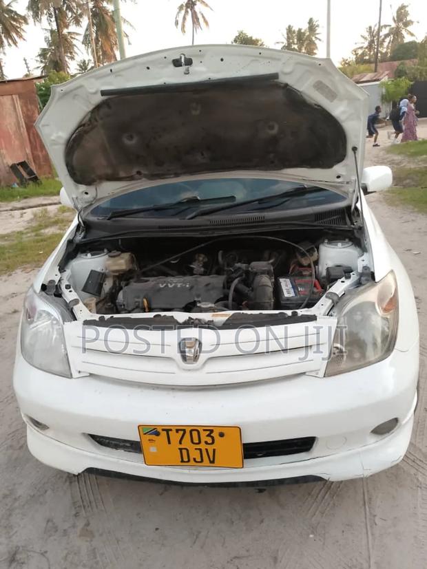 Toyota IST 2003 White