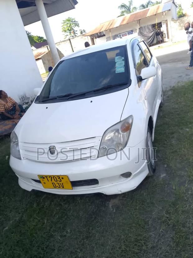 Toyota IST 2003 White