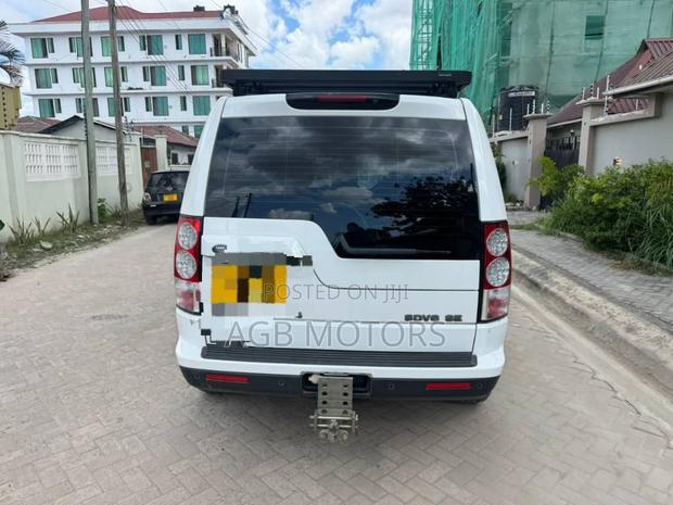 Land Rover Discovery 2014 White