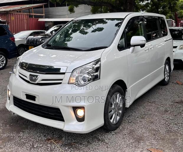 Toyota Noah 2012 White