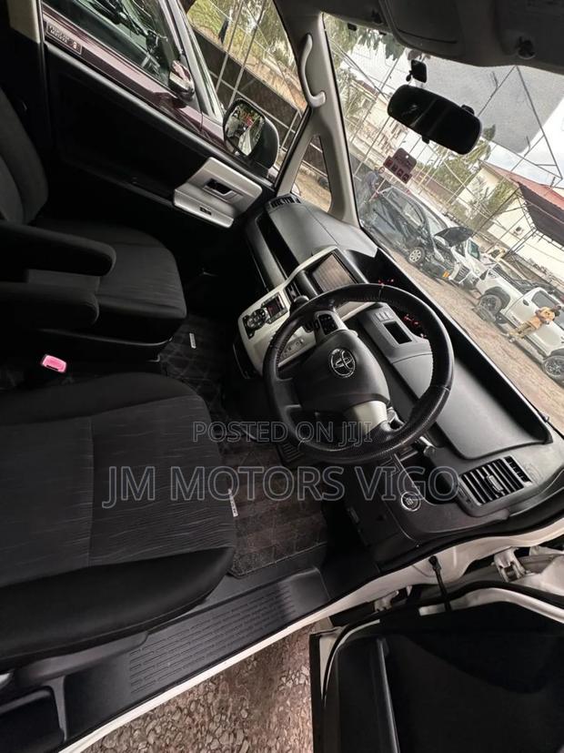 Toyota Noah 2012 White