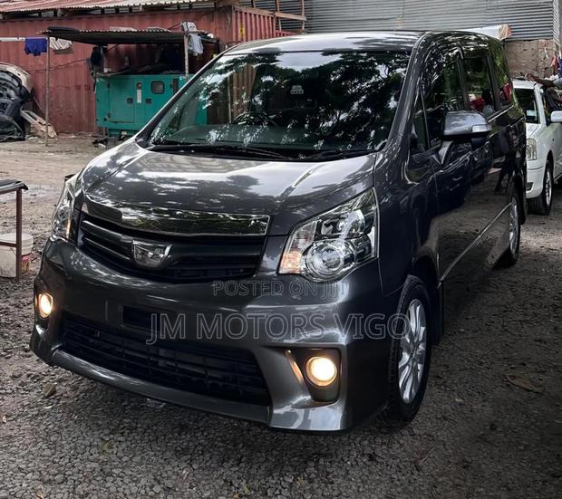 Toyota Noah 2011 Gray
