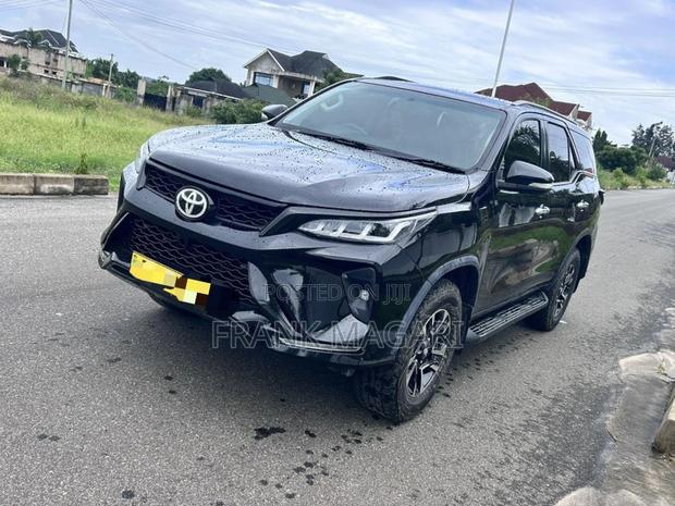 Toyota Fortuner 2018 Black