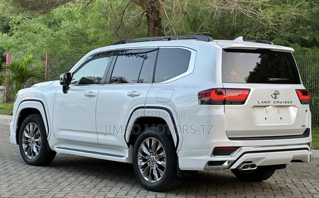 Toyota Land Cruiser 2023 White