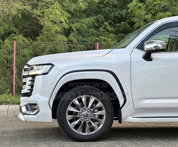 Toyota Land Cruiser 2023 White