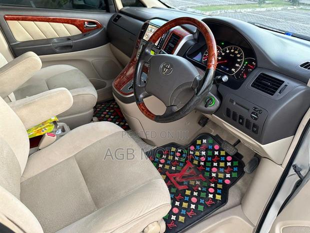 Toyota Alphard 2004 Silver