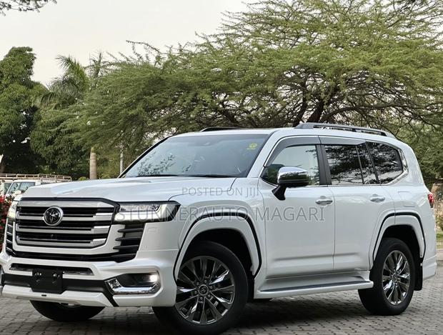 Toyota Land Cruiser 2023 White