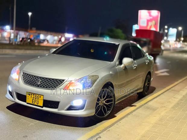 Toyota Crown 2010 Silver