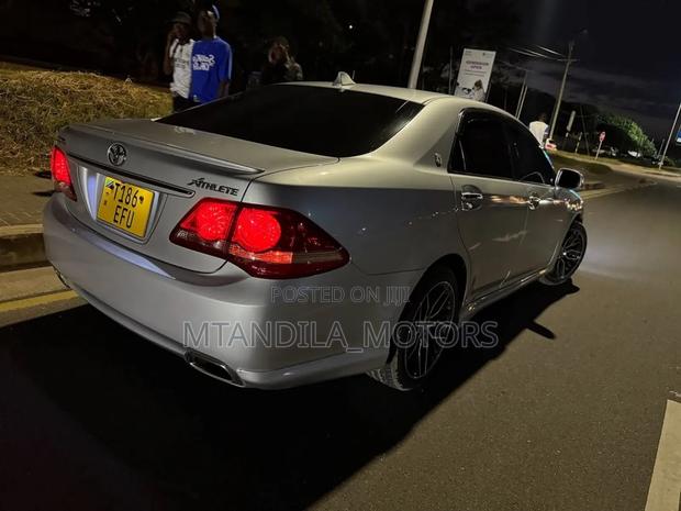 Toyota Crown 2010 Silver