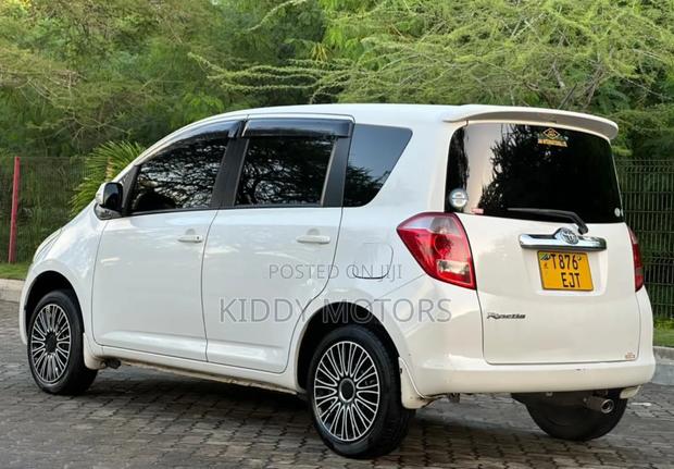 Toyota Ractis 2007 Pearl
