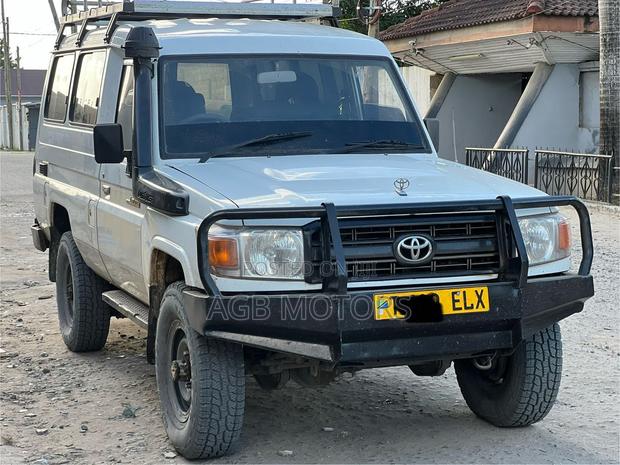 Toyota Land Cruiser 2008 White