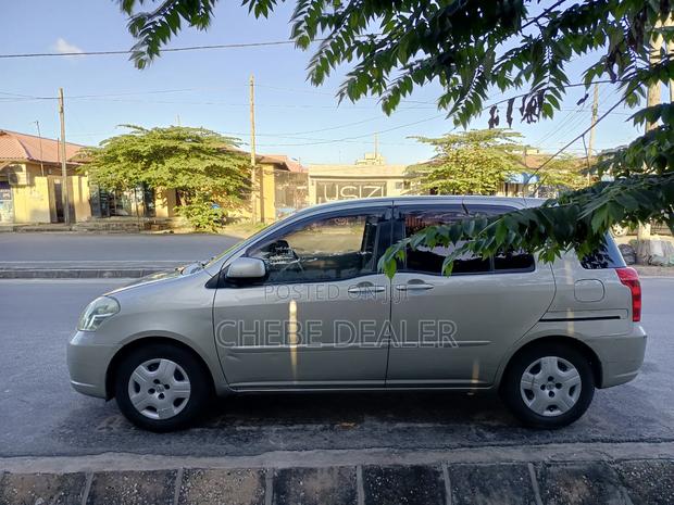 Toyota Raum 2004 Beige