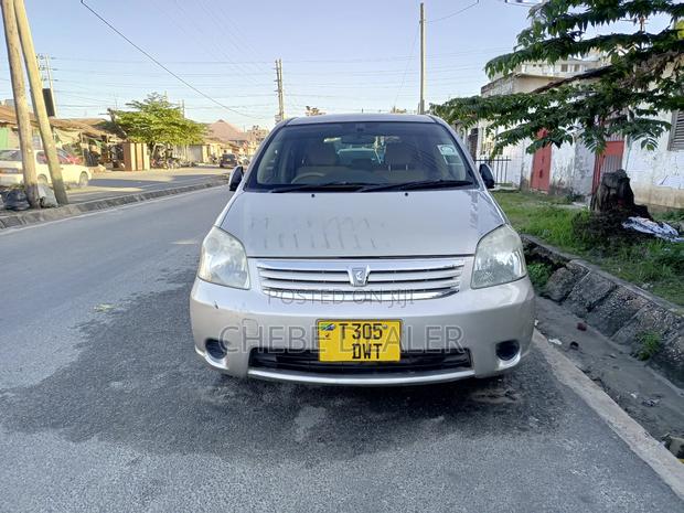 Toyota Raum 2004 Beige