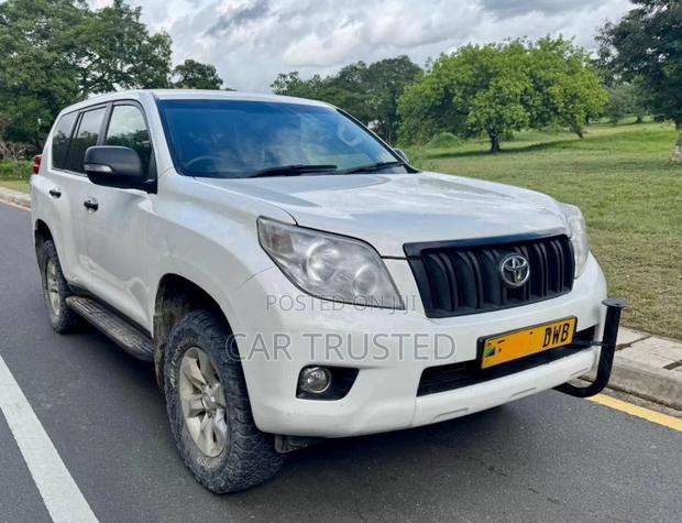 Toyota Land Cruiser Prado 2010 White