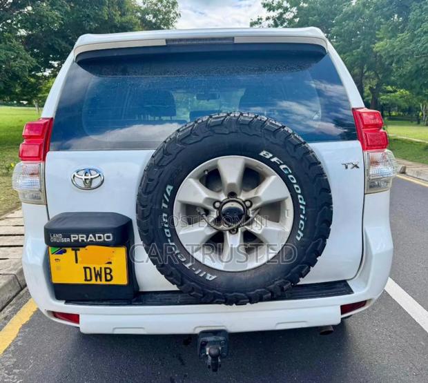 Toyota Land Cruiser Prado 2010 White